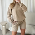 Set beige due pezzi con felpa, pantaloncini e ricamo applicato a croce in rilievo 3D - S / Cachi