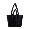 Borsa tote trapuntata nera in nylon lucido con manici spessi e imbottiti - Nero