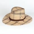 Detail eines gewebten Stroh-Cowboyhuts mit Textur, Metallösen und Kordelband - Verstellbar / Khaki Kariert
