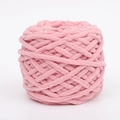 Ovillo de lana gruesa rosa suave para proyectos de punto DIY sobre fondo blanco liso - Rosa Carne (59)