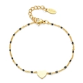 Dettaglio del bracciale a cuore in acciaio placcato oro 18k con perline nere e chiusura - Nero