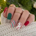 Faux ongles mats courts avec motifs de Noël rayés rouge et vert élégants - Ongles Peints à Rayures Mates Rouge Vert de Noël (CW105)