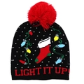 Detail der Strick-Weihnachtsmütze mit rotem Bommel und LIGHT IT UP Bestickung - L / 09 Schwarz Weihnachtslichter (5028366842509)