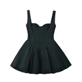 Detalle de mini vestido negro palabra de honor con cintura ceñida y falda de tablas - S / Negro