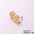 Pendientes de aro en C dorados con cristales de circón blanco en pavé de lujo - Grande / Dorado