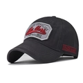 Dettaglio del ricamo rosso New York sul cappello vintage in cotone grigio scuro - Regolabile / Ricamo New York / Grigio