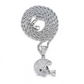 Détail du pendentif casque de football américain serti de cristaux sur une chaîne tennis - Pendentif argenté uniquement / Argenté