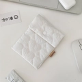 Weiße gesteppte Mini-Tasche mit Herzmuster und Druckknopf für digitales Zubehör - Weiß Herz
