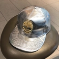 Silberne PU-Leder Hip-Hop Snapback Mütze mit metallischem Gold-Totenkopf-Zierelement - Silber - Gold Totenkopf