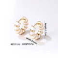 Minimalist C-shaped white oil drip earrings in gold metal finish with ridged texture - White