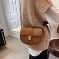 Sacoche marron motif crocodile avec boucle dorée et bandoulière réglable pour femme - Marron