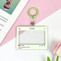 Lichtgroene uitschuifbare kaarthouder met social media design en groene sleutelring - Groen / Leren riem ring