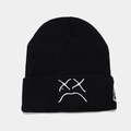 Détail du bonnet en tricot noir avec broderie visage triste blanche et texture côtelée - M (56-58cm) / Noir