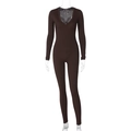 Nauwsluitende jumpsuit met lange mouwen en diepe V-hals in donkerbruin ribbreisel - S / koffiekleur