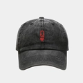Gewassen denim honkbalpet in donkergrijs met rood geborduurd Q-hart-logo voorop - Verstelbaar / Zwart (Harten Vrouw)
