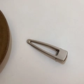 Minimalistische Haarspange aus metallgrauem Metall mit glattem, poliertem Finish - Großes Dreieck