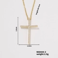 Detailansicht der goldenen Kreuzhalskette mit Maßen und funkelndem Zirkonia-Anhänger - Gold Minimalist Zirkonia Kreuz Stil(N00444-3)