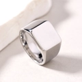 Macro shot of silver polished stainless steel signet ring with a smooth mirror finish - US 6 / Large Plaid / Steel