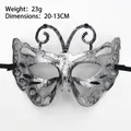 Loup de mascarade papillon argenté avec détails noirs et antennes bouclées élégantes - Grande Abeille Argent