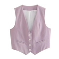 Vue détaillée à plat du gilet de costume lilas avec col en V et boutons blancs - Mauve Clair