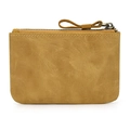 Gros plan du porte-monnaie en cuir véritable marron montrant la texture et la fermeture - 9208-Jaune Brunâtre