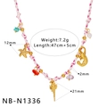 Dettaglio della collana in corda intrecciata colorata con ciondoli stella e conchiglia - Collana a Corda Intrecciata Stile Oceano Rosa(NB-N1336)