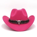 Chapeau de cowboy en feutre fuchsia avec ruban ethnique et ornement de tête de taureau - Rose rouge