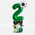 Dettaglio colonna palloncini calcio con numero 2 verde e palloncino da calcio - Set Numero 2