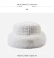 Chapeau bob en peluche blanche avec couronne tissée et bord en fausse fourrure douce - Blanc