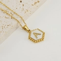 18K goud vergulde zeshoekige letter A hanger ketting met wit emaille detail - Stijl A (Met Ketting) / Met Schakelketting