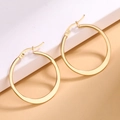 Boucles d'oreilles créoles dorées oversize avec un design circulaire minimaliste en métal - Créole Lisse (DZ-911) / Or