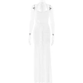 Dettaglio dell'abito lungo in chiffon bianco con bordi a balze e trama a pieghe elegante - S / Bianco