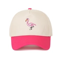 Detailansicht der 3D Flamingo-Stickerei auf der beige-rosafarbenen Trucker Cap - Off-white/Rosarot