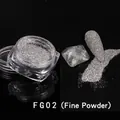 Makro-Detail von silbernem FG02 reflektierendem Nagelglitzer mit feiner Texturwirkung - Reflektierendes Diamantpulver FG-02 (Fein)