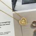 Goldene Herz-Halskette mit weißen Kristallen und strahlendem Textur-Detail - Gold