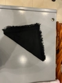 Foulard classico in maglia nera per donne anziane con eleganti bordi a frange - 75x75cm / Nero
