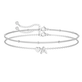 Dettaglio del bracciale argentato a strati con ciondoli a cuore e lettera A incisa - Stile A / Argento