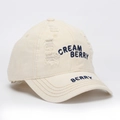 Détail de la broderie CREAM BERRY et des trous usés sur la casquette en coton blanc cassé - Taille unique / Blanc Cassé