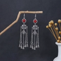 Boucles d'oreilles ethniques vintage en argent avec perles rouges et glands longs - Rouge