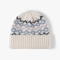Bonnet en tricot beige épais avec motifs jacquard nordiques et revers large pour hiver - Taille unique / Blanc (24B042)