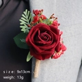 Boutonnière rose artificielle rouge bordeaux élégante pour mariages sur revers gris - Bourgogne