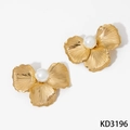 Elegant gold-plated stainless steel flower stud earrings with a white pearl center - Gold (KD3196)