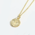 Collana vintage dorata con ciondolo tondo goffrato raffigurante una figura religiosa - Tondo Goffrato