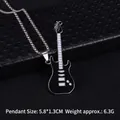 Collar con colgante de guitarra eléctrica en blanco y negro con cadena de acero plata - Guitarra Negra (Guitarra No. 4) + Cadena de Acero de 70cm