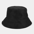 Gros plan détaillé d'un chapeau bob noir avec motifs en dentelle papillon texturée - Taille unique / Noir