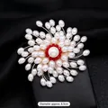 Broche luxueuse faite main en perles blanches et rouges avec un diamètre de 8,5 cm - Flocon de Neige Perle Style A