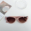 Occhiali da sole cat-eye rosa Y2K con dettagli argentati e lenti scure sfumate - Rosa Riso