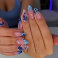Unghie finte a mandorla fatte a mano con onde blu e bianche e decorazioni di perle - K072【24 Pezzi】 / Confezione (gel In Gel + Strisce Abrasive)