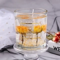 Scented glass candle featuring yellow preserved roses and gold leaf in clear jelly - Large 7*7*8cm / Gardenia