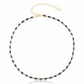 Elegante collana dorata con pietre di zircone nero rettangolari e chiusura a moschettone - Oro